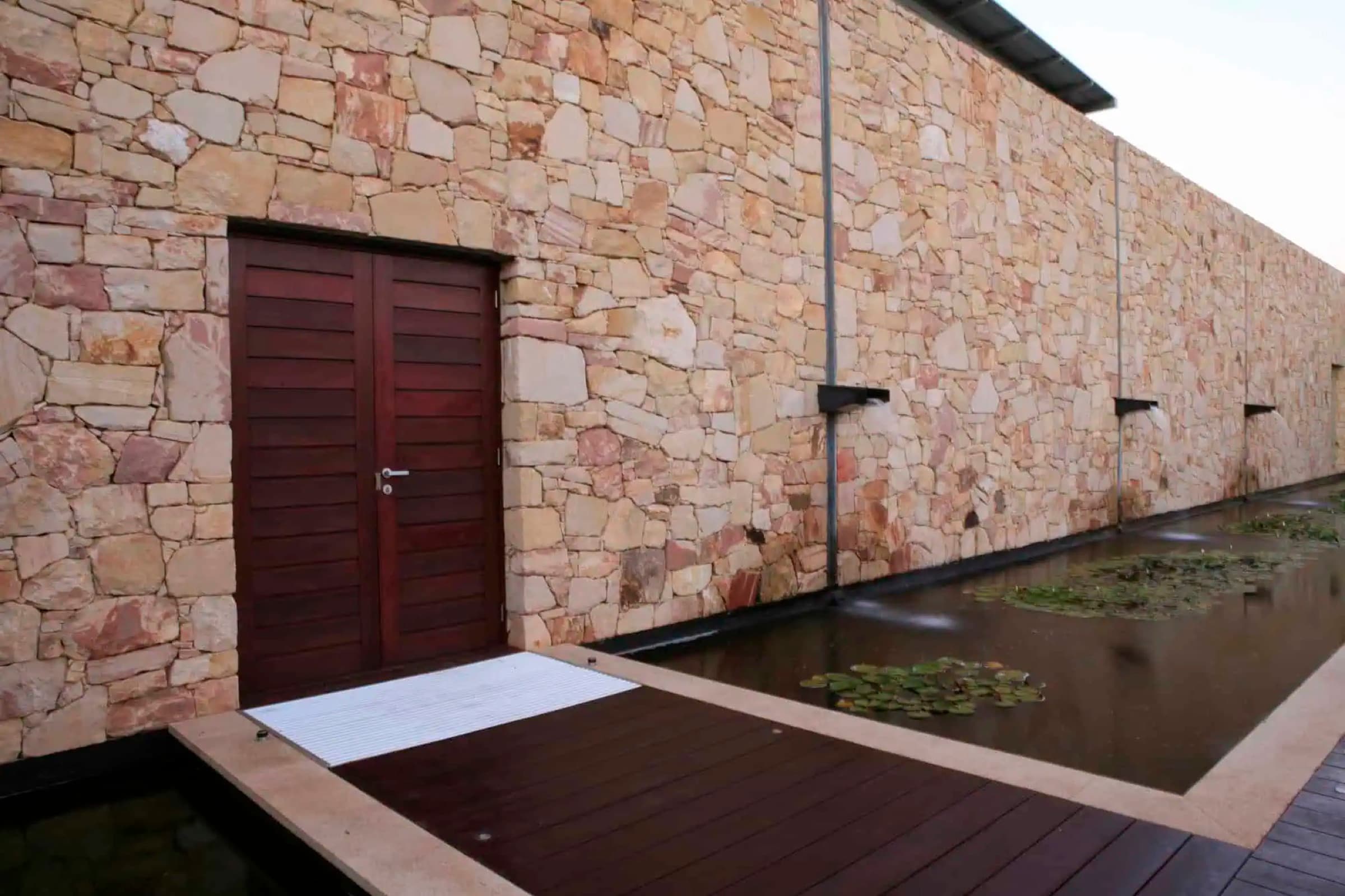 Saracen Estate / Black Brewing, Donnybrook Sandstone